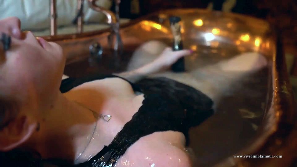 Vivienne L'amour - Copper Bath Vibrator Masturbation