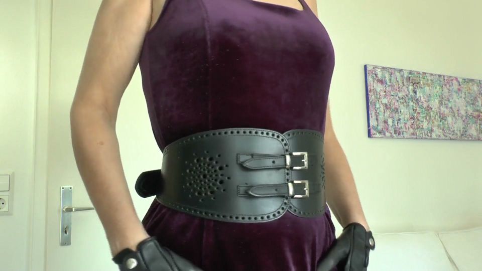 Wide, Tight Belts Part 81 - Lady Victoria Valente