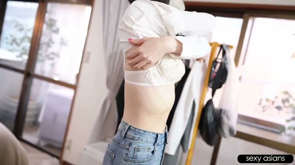 Stunning 45-year-old Single Mom Reveals the Timeless Charm and Secret Passion Behind Her Elegant Beauty