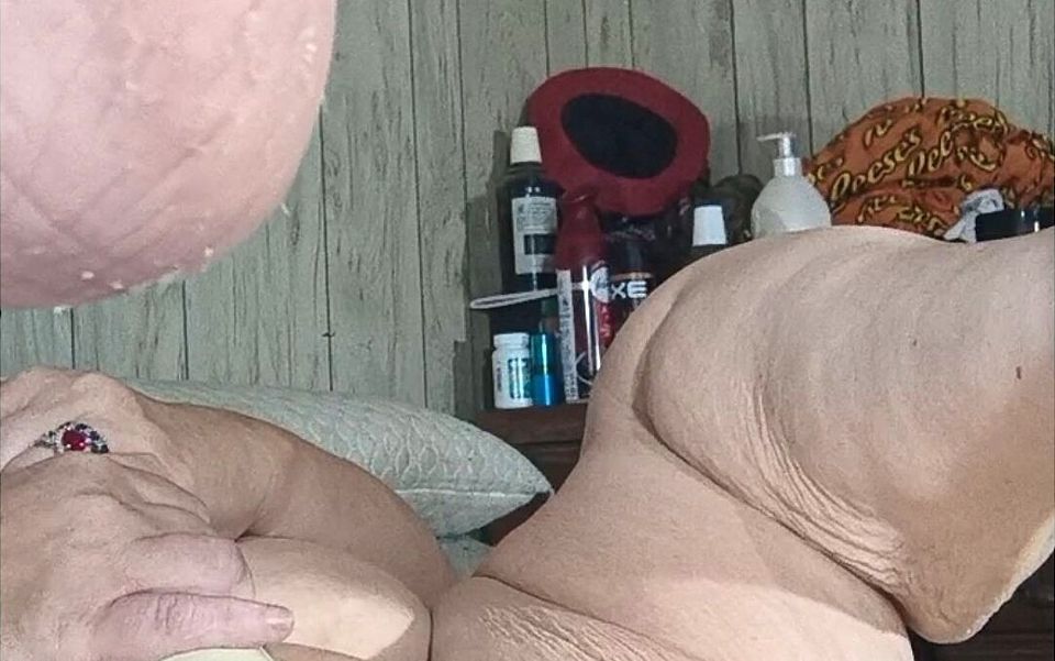 The Fattest Pussy the Biggest Vibrator Fuck You Can Get for 20.00 Bucks