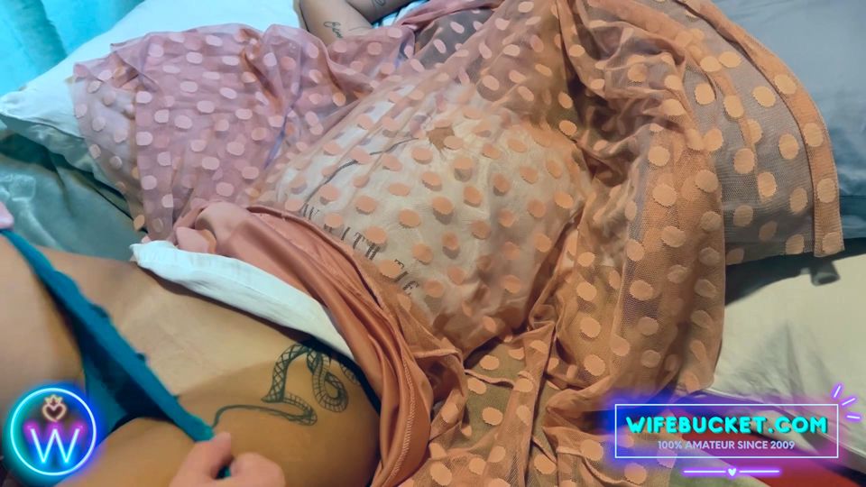Wifebucket Amateurs - The wider stepsis spreads, the shyer she gets :D