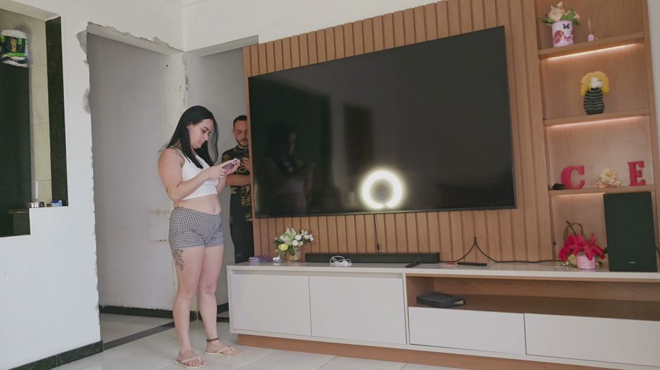 I love watching my wife fuck delivery guys while I watch! This time, a well-endowed iFood guy showed up!