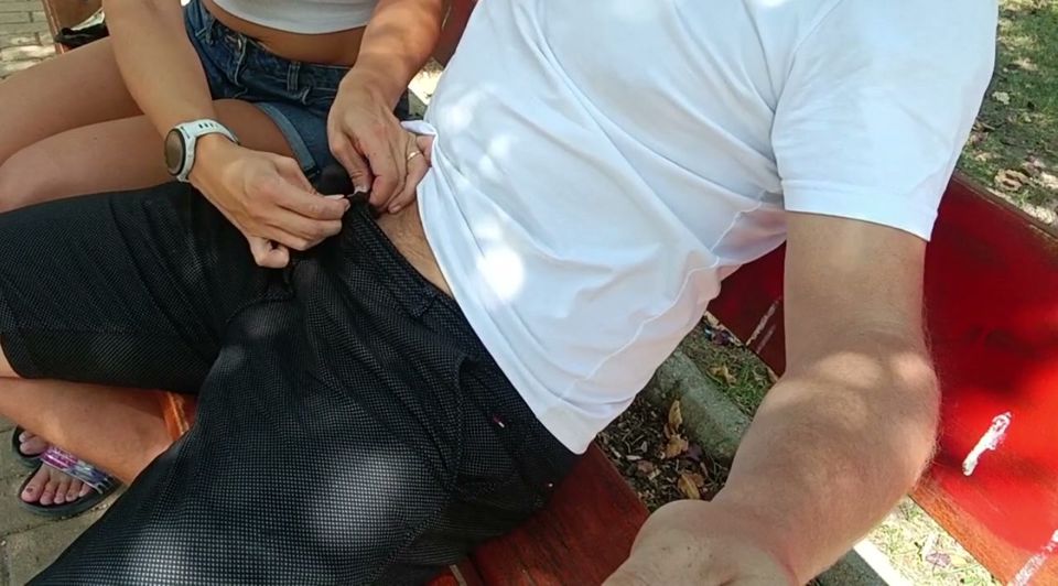 Public blowjob and sex in the park
