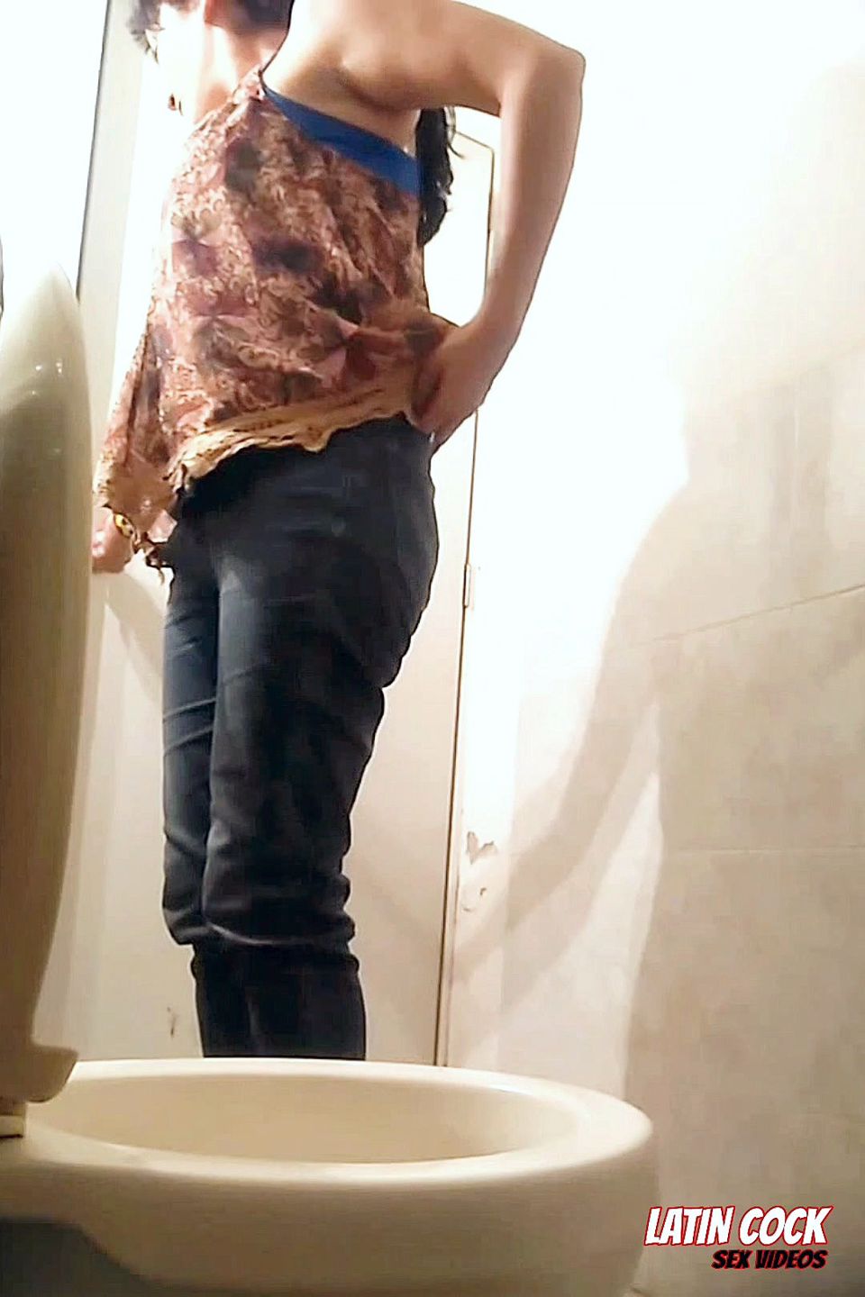 YOUNG STEPMOTHER WEARING LARGE PANTIES SHOWS OFF HER PUSSY