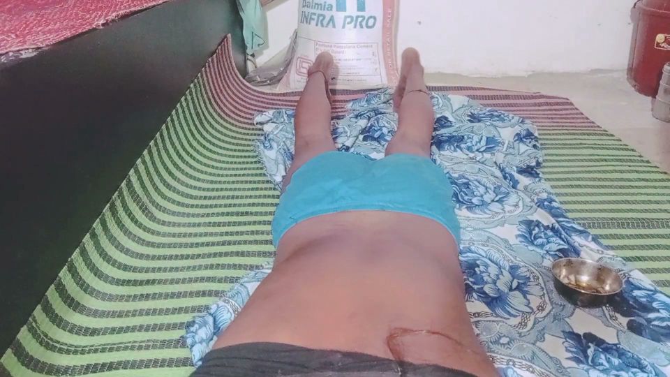 qHot Sexy village wife ko Tel Lagga Kar Chudai video