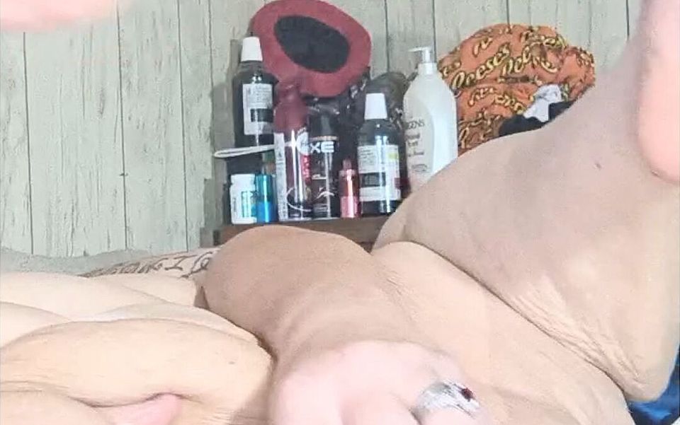 Big Fat Chick Legs Spread Wide Big Black Cock Cums for a Ride