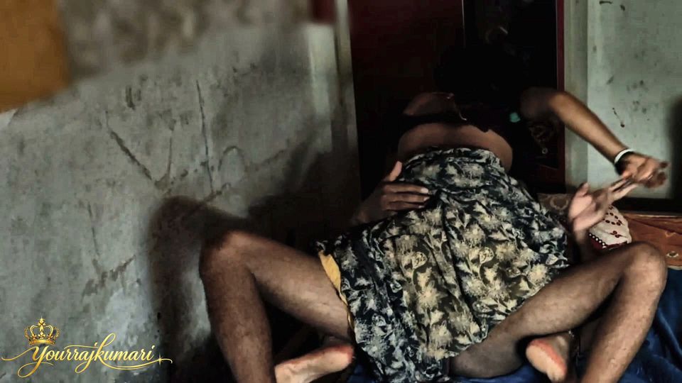 Real Indian Village bhabhi riding on Big Black cock. Desi Village Girl sit on Black cock.