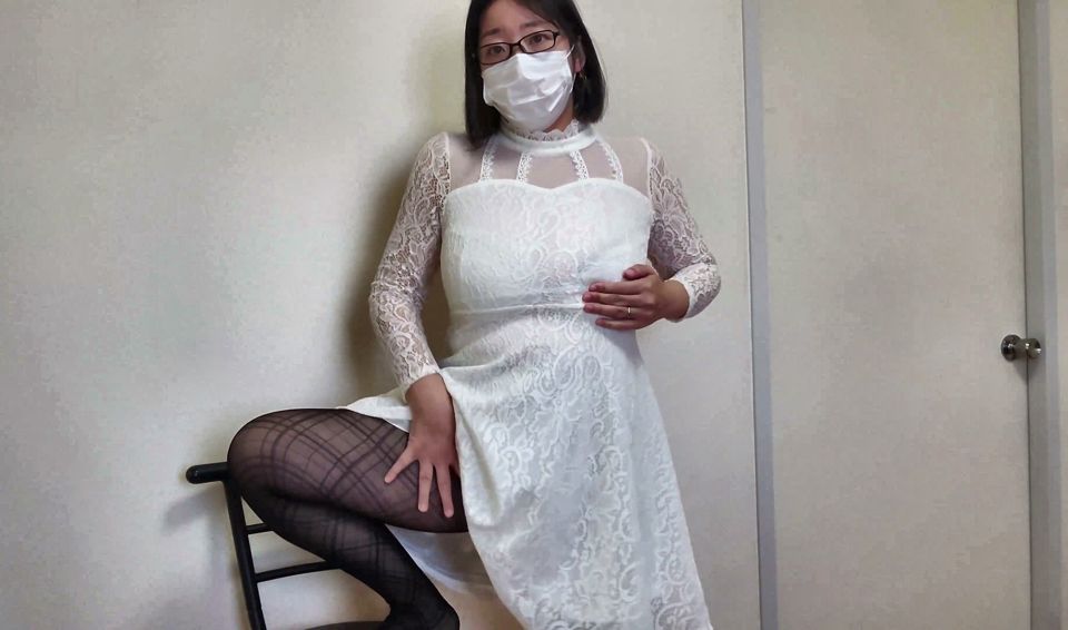 Married Woman Feeling Pleasure Through Standing Masturbation