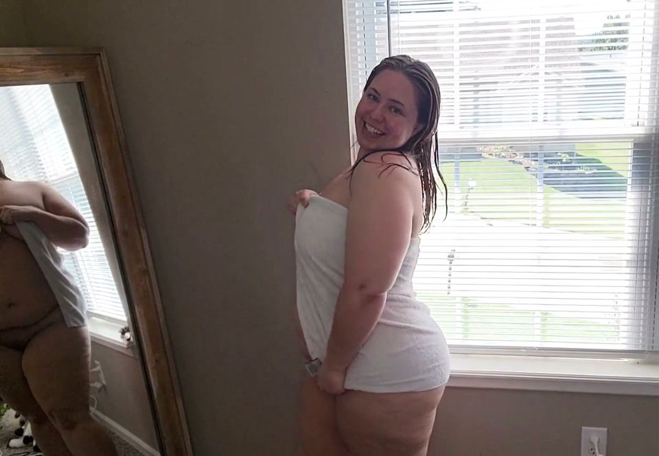 BBW MILF Kinky Katie Masturbates Infront of Window