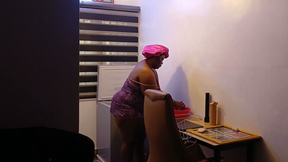 Domestic Duties: Ebony Fat Ass Babe Bending Over