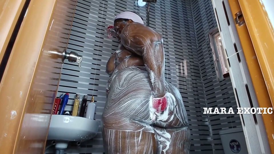 Shower Time with Fat Onion Booty MILF - Mara Exotic