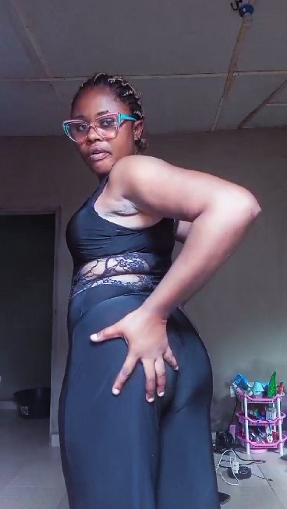 Nigerian girl sqirting on the live stream
