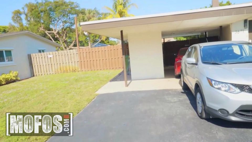 MOFOS - Sabrina Valentine Welcomes Deliveryman J Mac Inside After Seeing The Size Of His Package