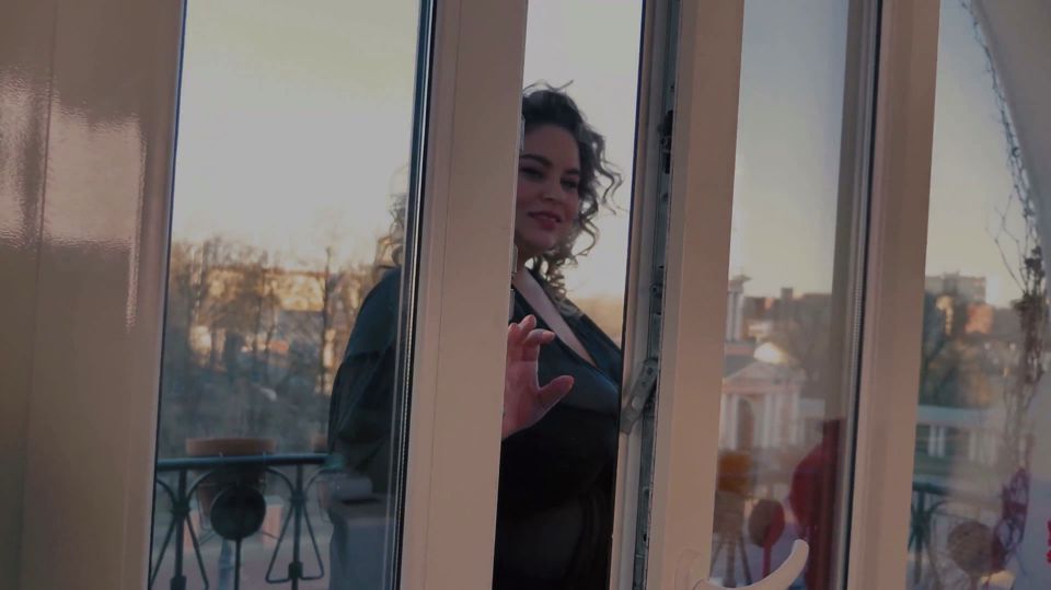 BBW Anna Katz Masturbating at Windowsill
