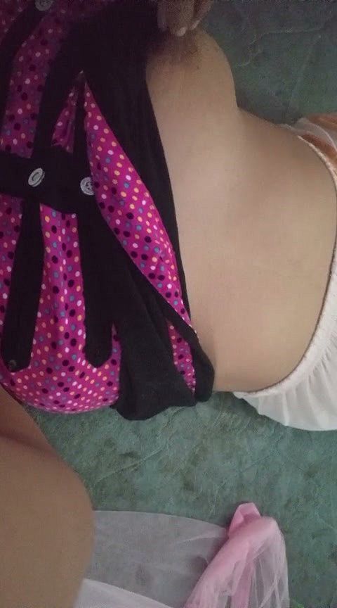 Most beautiful Sri Lankan girl showing her sexy body