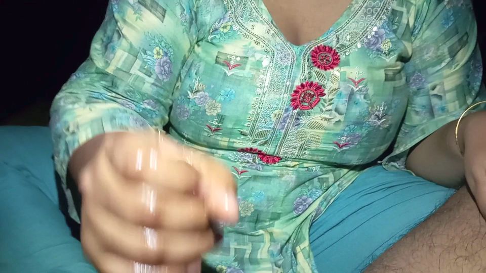 Bangladeshi bhabi handjob big cock