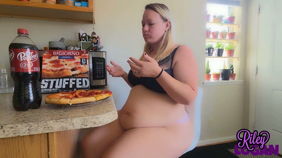 Gainer Girl Stuffing a Stuffed Crust Pizza