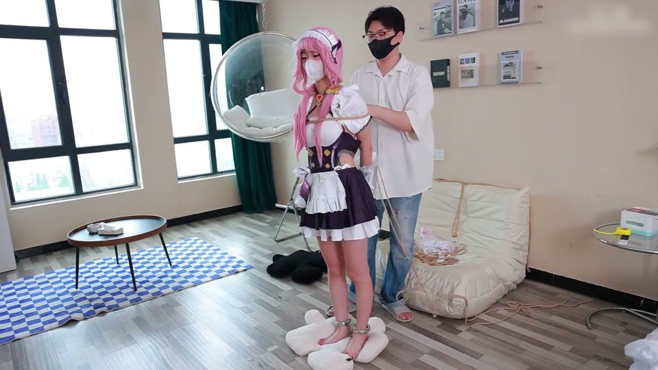 Barefoot Cosplay Girlfriend, She Wears Shackles, and I Love Playing with Her Barefoot