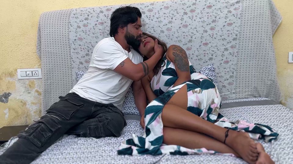 Desi Hot Bhabhi ko Padosi ne kiya sex Clear hindi audio