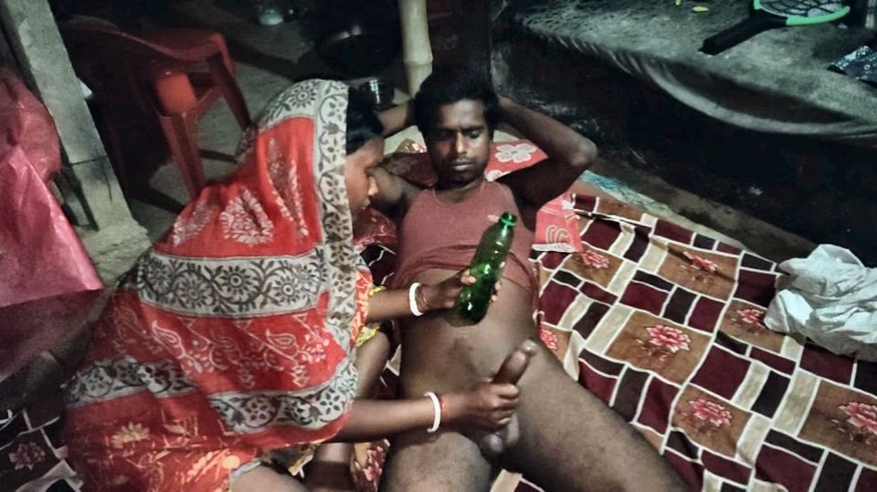 Hot housewife ko sone ke samay chudai ki