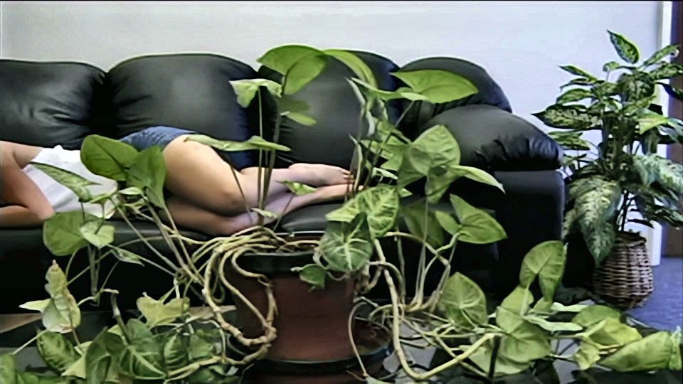 Tattooed Blonde Pounds Brunette Pussy Deep on Couch
