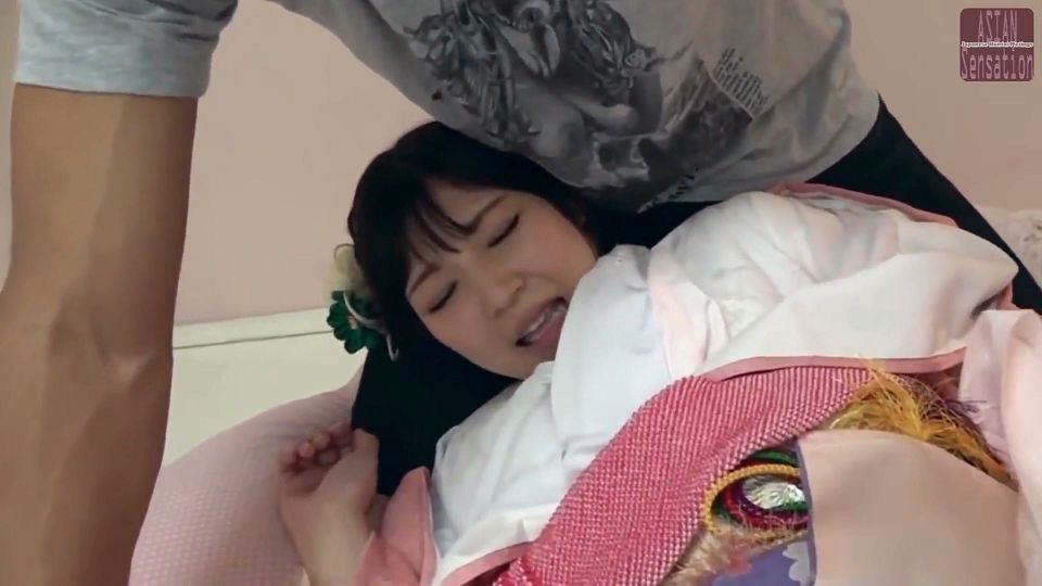 Shy Kimono Beauty Picked up and Introduced to a Thrilling New Kind of Pleasure - Chapter4