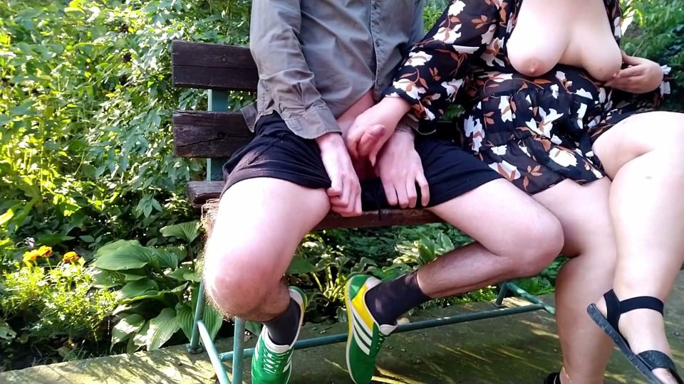 If the Stepmom Flashes Her Sagging Tits, the Stepson Cums Quickly