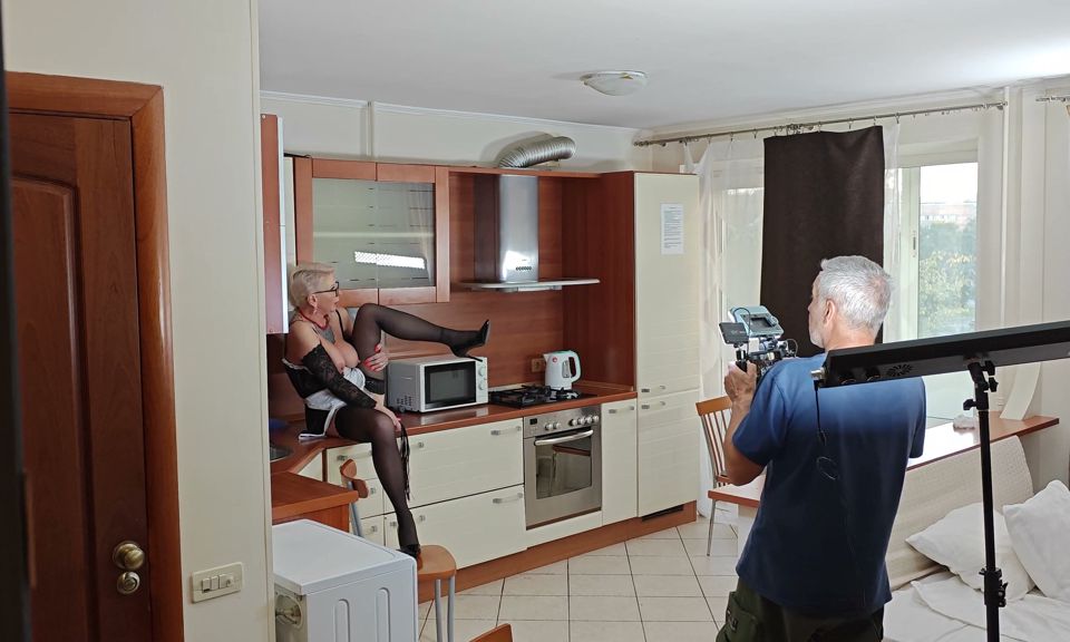 Kinky Husband Films His Mature Hot Wife in the Kitchen to Have a Private Erotic Recording