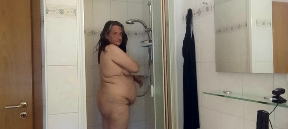 Fat mature woman showers naturally - Part 1