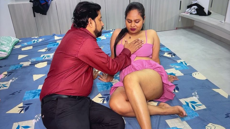Wife made her husband have sex with a senior madam in the office