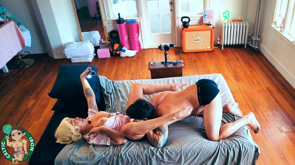 Blonde Marilyn Monroe Big Boobs Bts - Vivianne Desilva