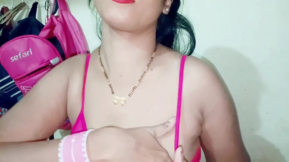 Desi village girls hots Desi dolly singh ki xxx new hots pron video hd finger chut me dal kar apni aag bujha rahi hai lund ki talas me dolly