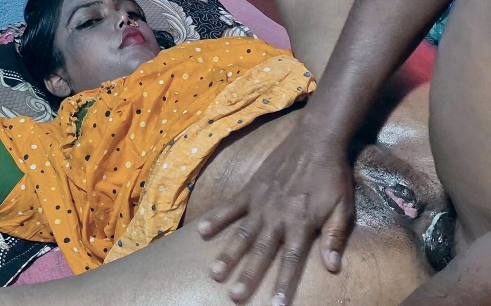 Sona Bhabhi Looking Very Hot Today, Apne Hi Sasur Se Gand Chudai Ki